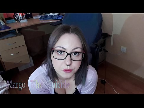 ❤️ 性感的眼镜女孩在镜头前深深地吸吮假阳具 ❌ Quality sex❌️❤